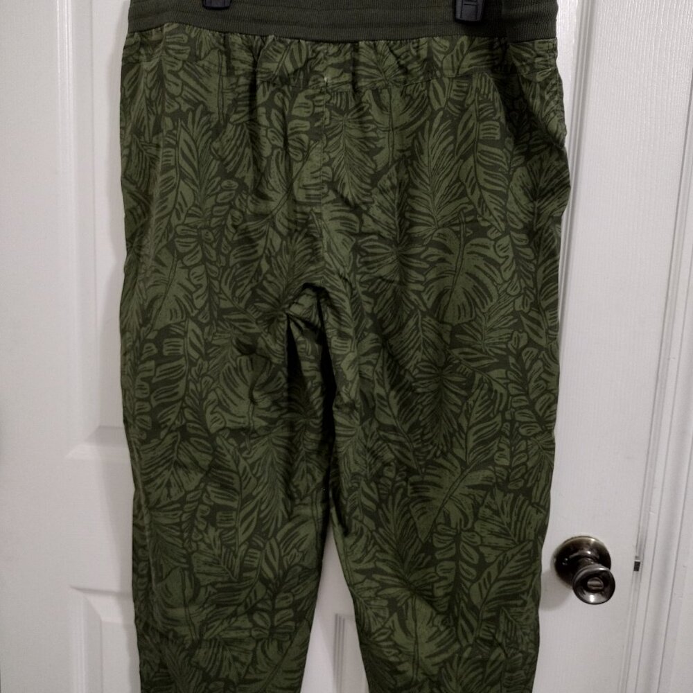 Emily Daniels Women’s XL Dark Olive Green Palm Print Capri Pants Casual Pull-On - Picture 9 of 11